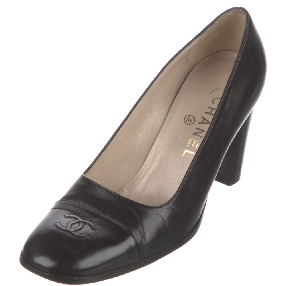 Chanel Vintage 1990’s Black Pumps w/Box